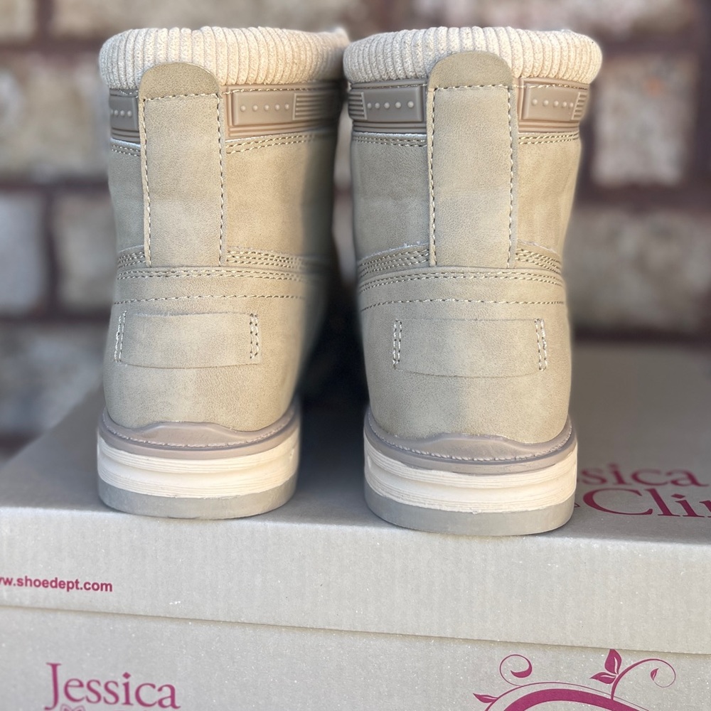 Size 8 - Picture 2 of 5